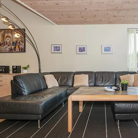 12 Person In Aabenraa *