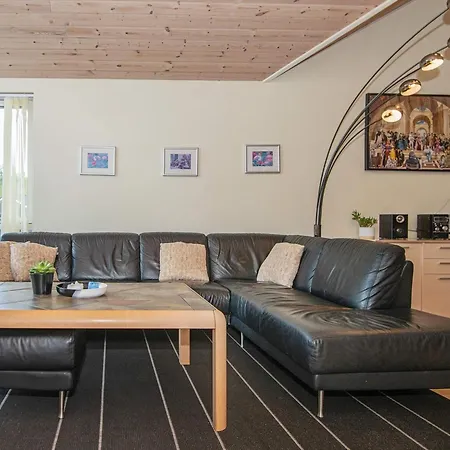 12 Person In Aabenraa-by Traum Vakantiehuis